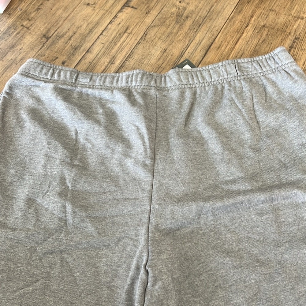 NWT North Face Mens Gray Shorts - Picture 6 of 6